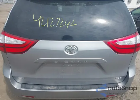 2015 Toyota Sienna Xle 8 Passenger z USA, uszkodzony, nr VIN 5TDYK3DC3FS571023